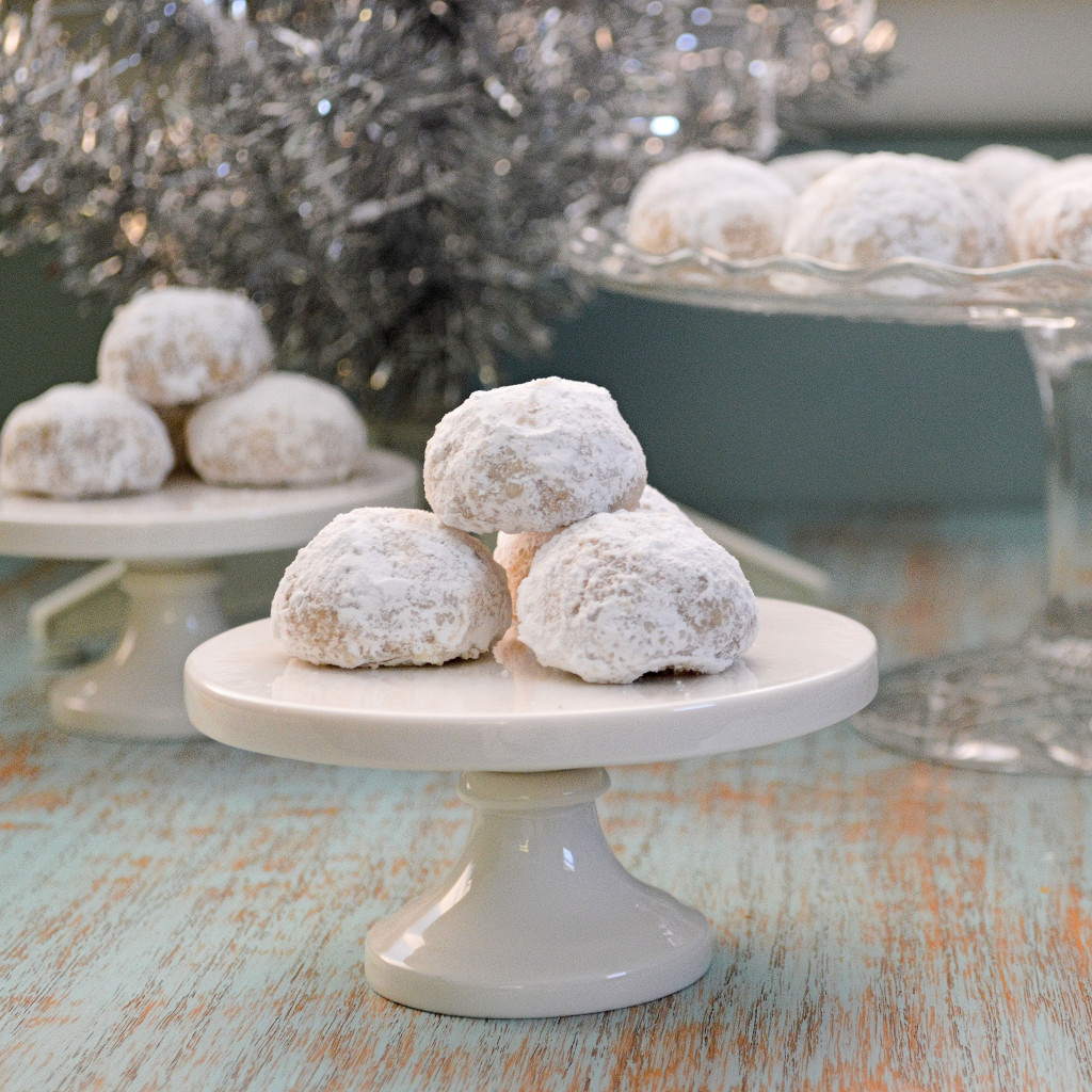 Mexican Wedding Cakes: aka Pecan Meltaways or Snowballs | Kitchen Gidget
