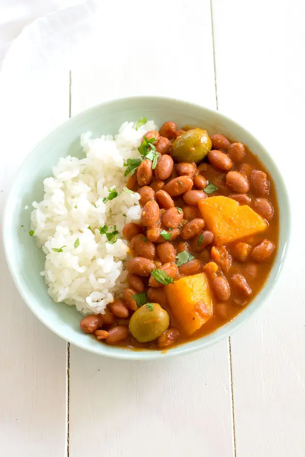 Bienvenido Pendiente Bigote Puerto Rican Rice and Beans (Habichuelas Guisadas) | Kitchen Gidget