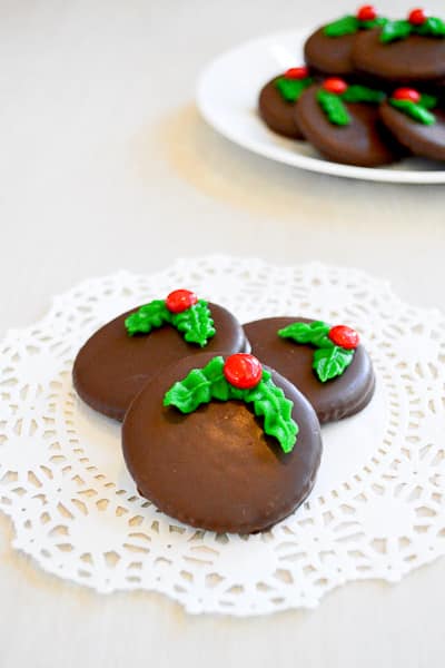 Mock Thin Mints - Ritz Cookie Christmas Wreaths | Kitchen Gidget