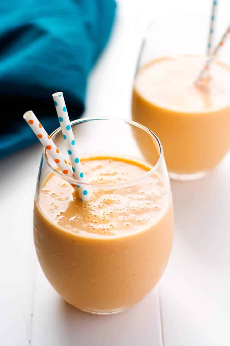 Yummy Orange Carrot Smoothie with pineapple, oats and yogurt. Easy, healthy breakfast recipe! #smoothies #smoothierecipes #healthysmoothies #breakfast #breakfastrecipes
