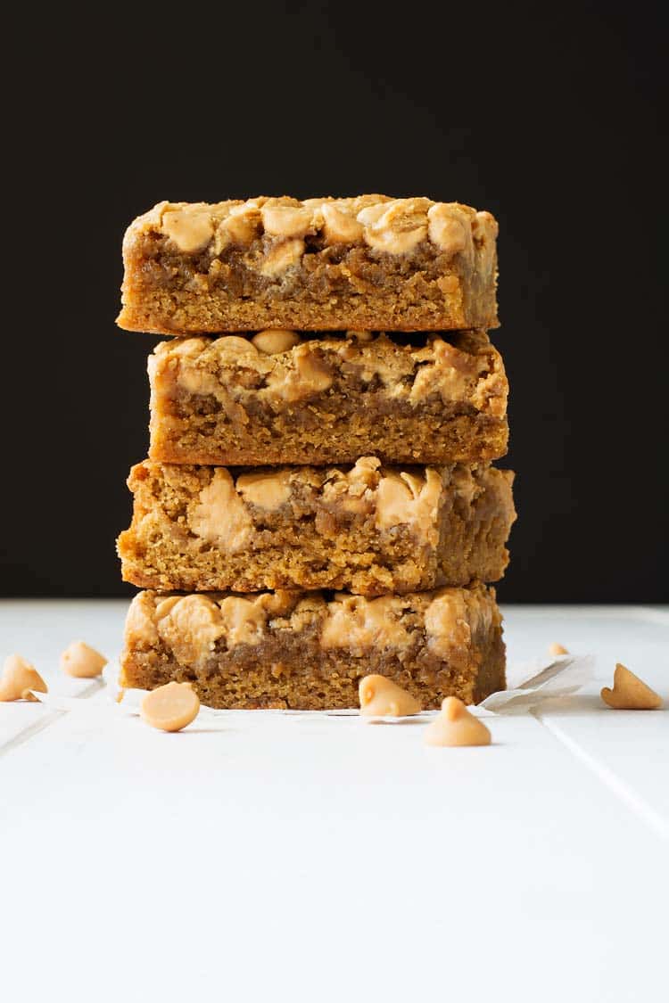 Soft and chewy Peanut Butter Chip Blondies - the peanut butter/caramelized brown sugar combination is irresistible! | Kitchen Gidget