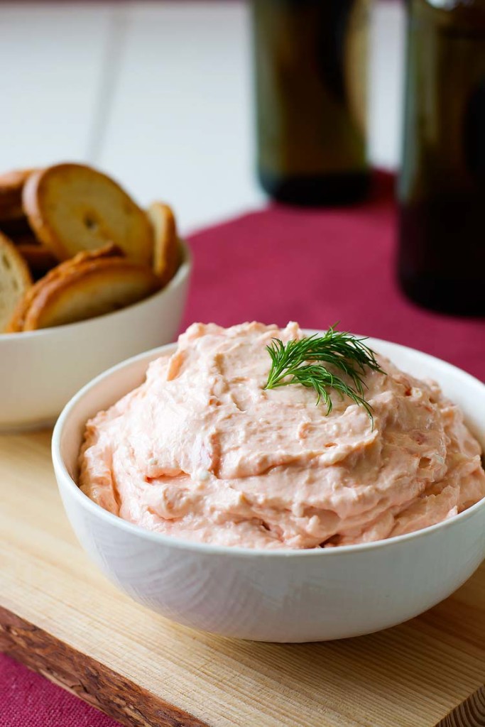Rich and creamy smoked salmon appetizer dip. Serve with bagel chips or veggies! | Kitchen Gidget