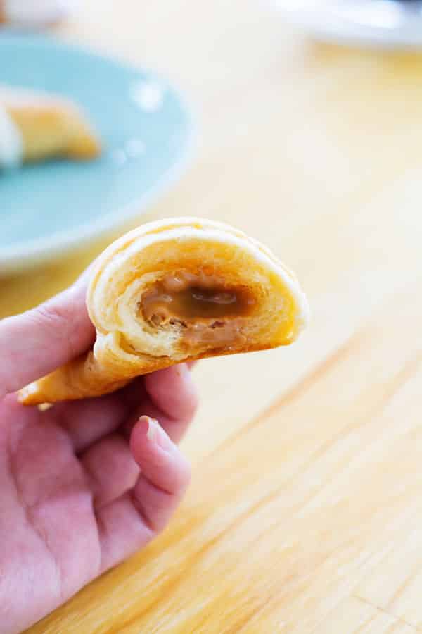 These cookie butter rolls are made with only two ingredients – crescent rolls and Biscoff cookie butter spread! 