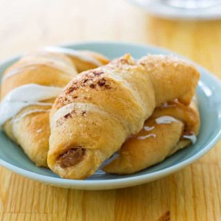 These cookie butter rolls are made with only two ingredients – crescent rolls and Biscoff cookie butter spread!