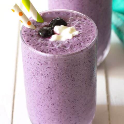 Healthy and easy blueberry smoothie without yogurt! Cottage cheese gives this simple breakfast recipe extra protein! #healthysmoothies #smoothies #smoothierecipes #breakfast #healthybreakfast