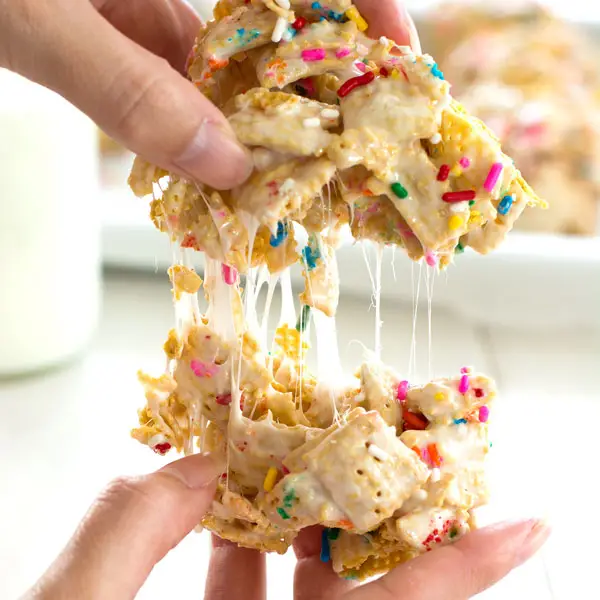 Funfetti Marshmallow Crispy Treats - cereal bars made with Chex, sprinkles and a hint of vanilla!