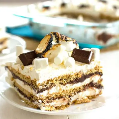 Bring the s'mores indoors with this no-bake S'mores Icebox Cake!
