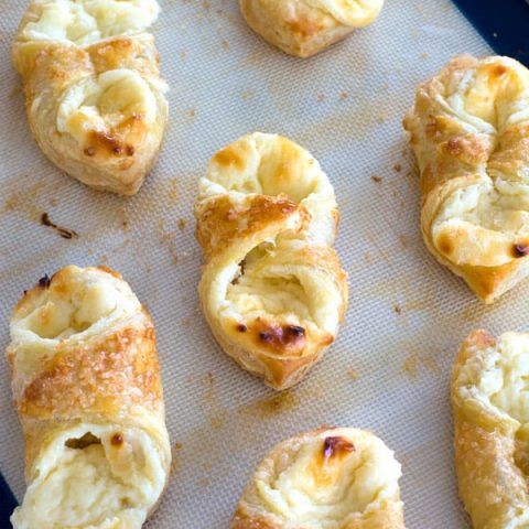 A quesitos recipe just like you find in Puerto Rican bakeries. Cream cheese pastries for breakfast!