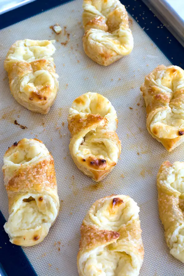 A quesitos recipe just like you find in Puerto Rican bakeries. Cream cheese pastries for breakfast!