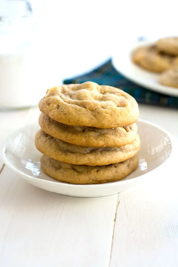 Soft and chewy cinnamon chocolate chip cookies with white chocolate. Try them with dark chocolate too! | #cookies #christmascookies #shop