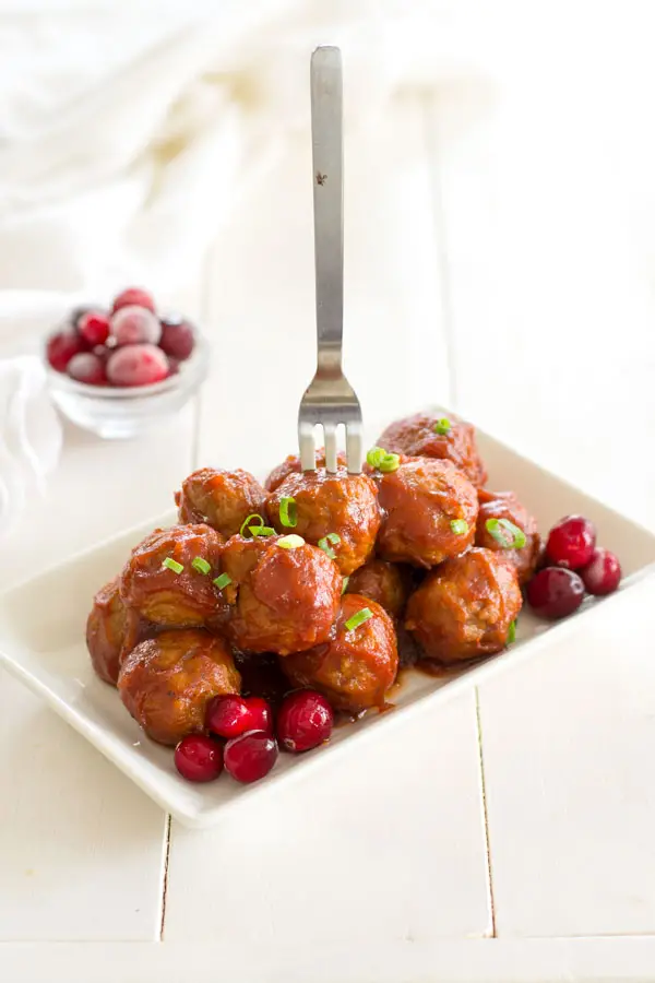 Crock Pot Cranberry Meatballs | Easy 3-ingredient appetizer recipe! #appetizers #holidayrecipes #slowcooker