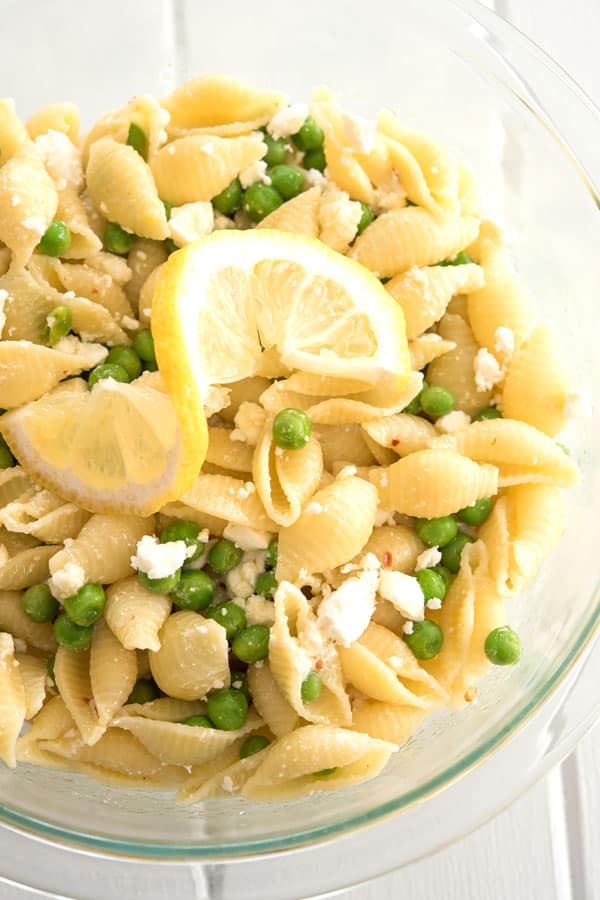 Lemon pasta recipe with peas and feta - the lemon garlic sauce is delicious!