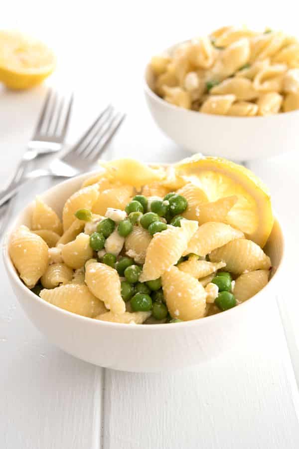 Lemon pasta recipe with peas and feta - the lemon garlic sauce is delicious!