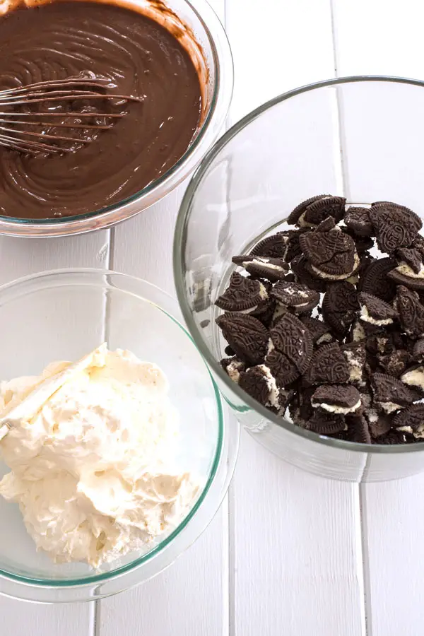 Chocolate Lasagna Trifle - no bake pudding dessert with Oreos and cream cheese!