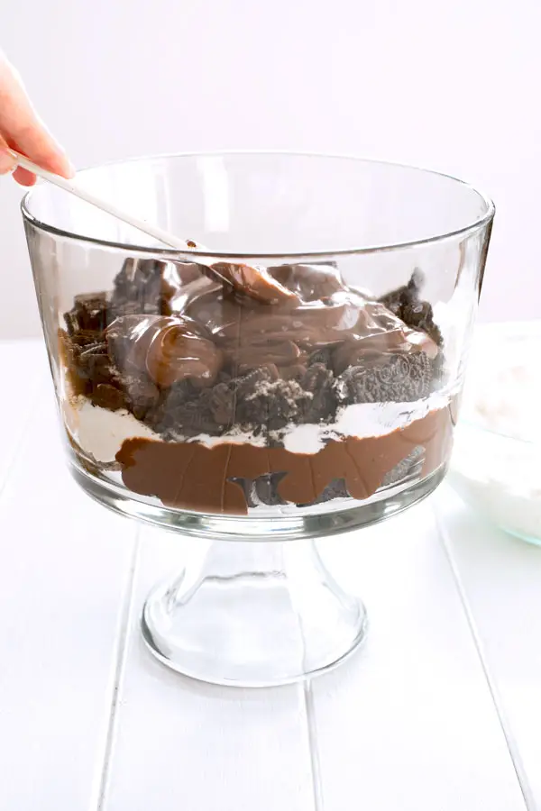 Chocolate Lasagna Trifle - no bake pudding dessert with Oreos and cream cheese!
