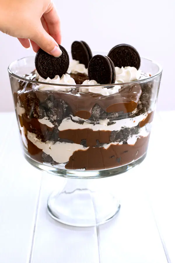 Chocolate Lasagna Trifle - no bake pudding dessert with Oreos and cream cheese!