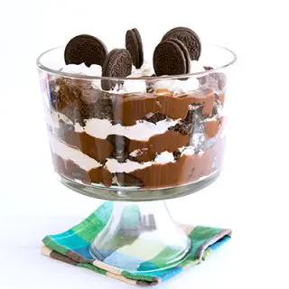 Chocolate Lasagna Trifle - no bake pudding dessert with Oreos and cream cheese!