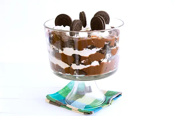 Chocolate Lasagna Trifle - no bake pudding dessert with Oreos and cream cheese!