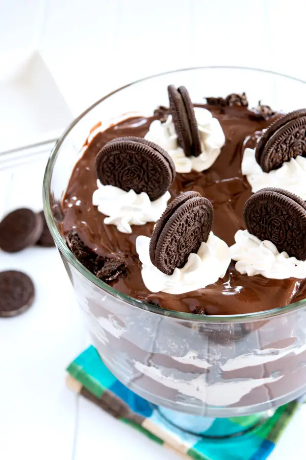 Chocolate Lasagna Trifle - no bake pudding dessert with Oreos and cream cheese!