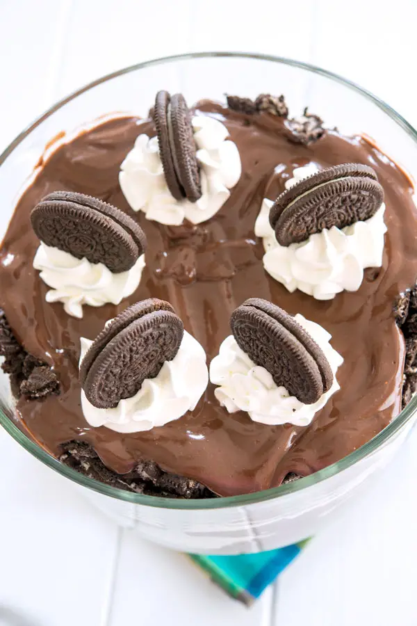Chocolate Lasagna Trifle - no bake pudding dessert with Oreos and cream cheese!
