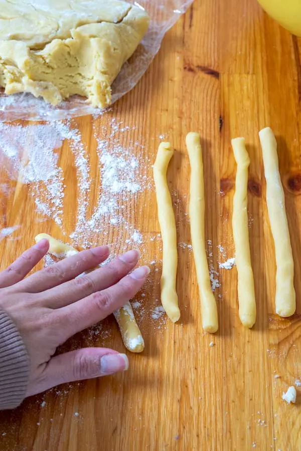 Shaping koulourakia cookies